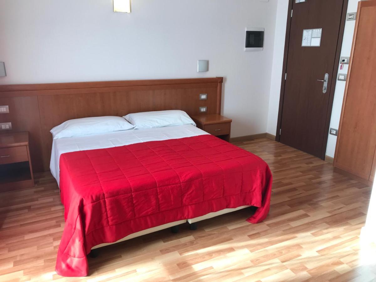 Hotel Donnini Ассізі Екстер'єр фото