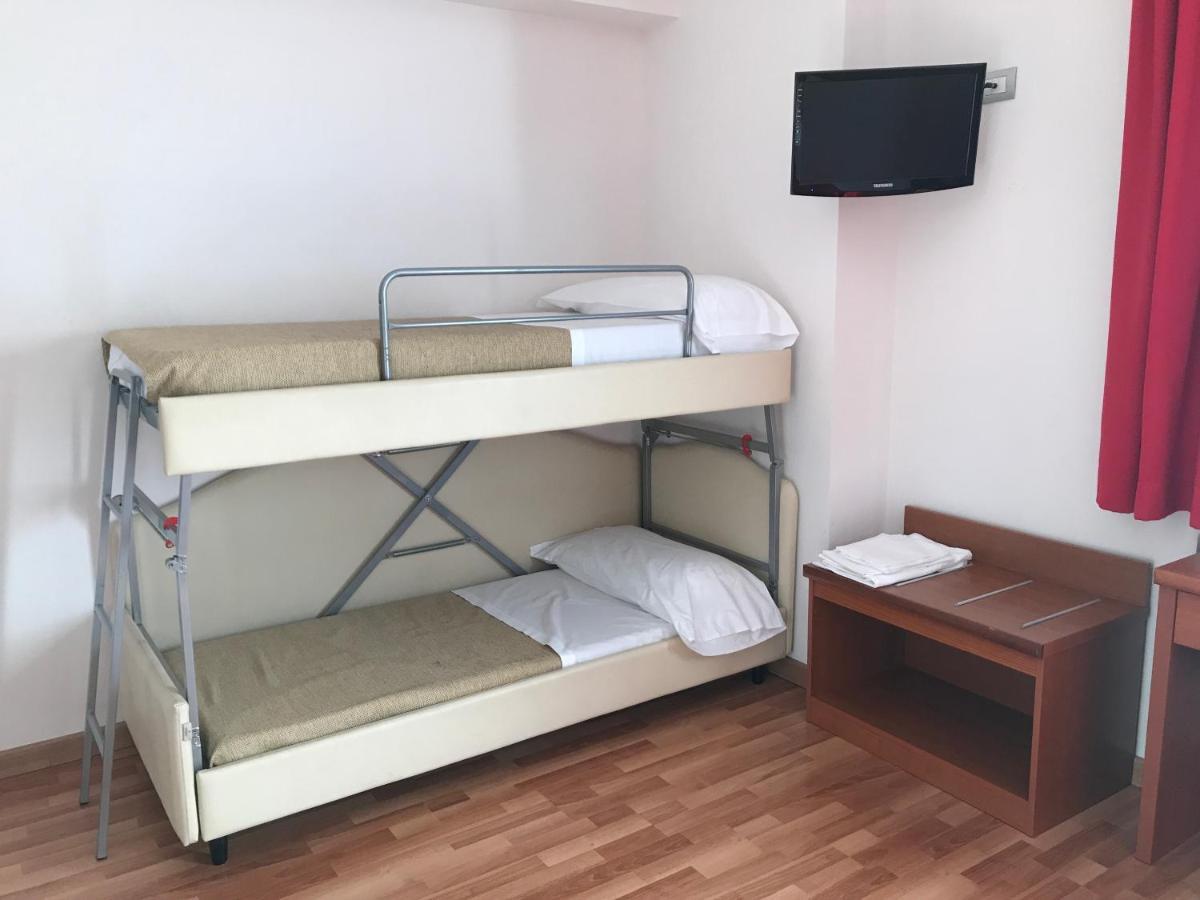 Hotel Donnini Ассізі Екстер'єр фото