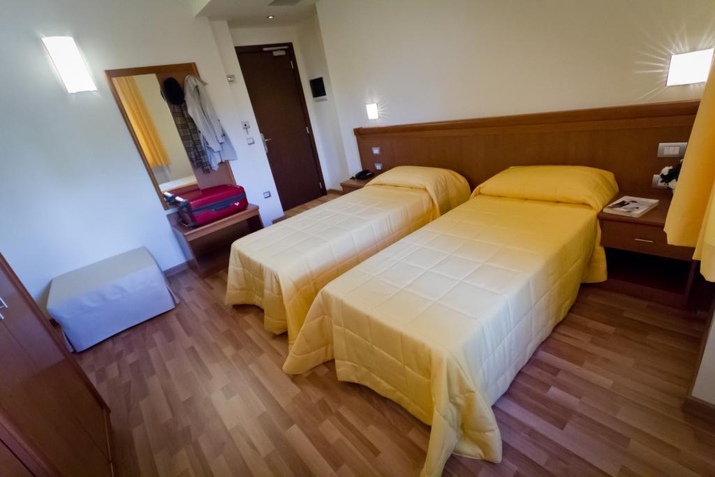 Hotel Donnini Ассізі Номер фото