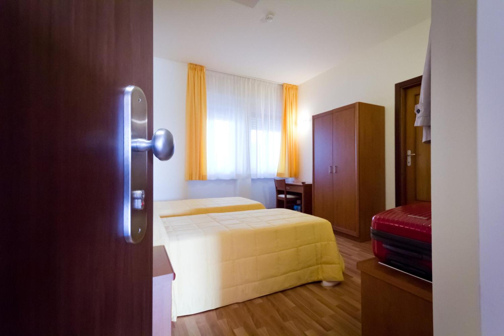 Hotel Donnini Ассізі Екстер'єр фото