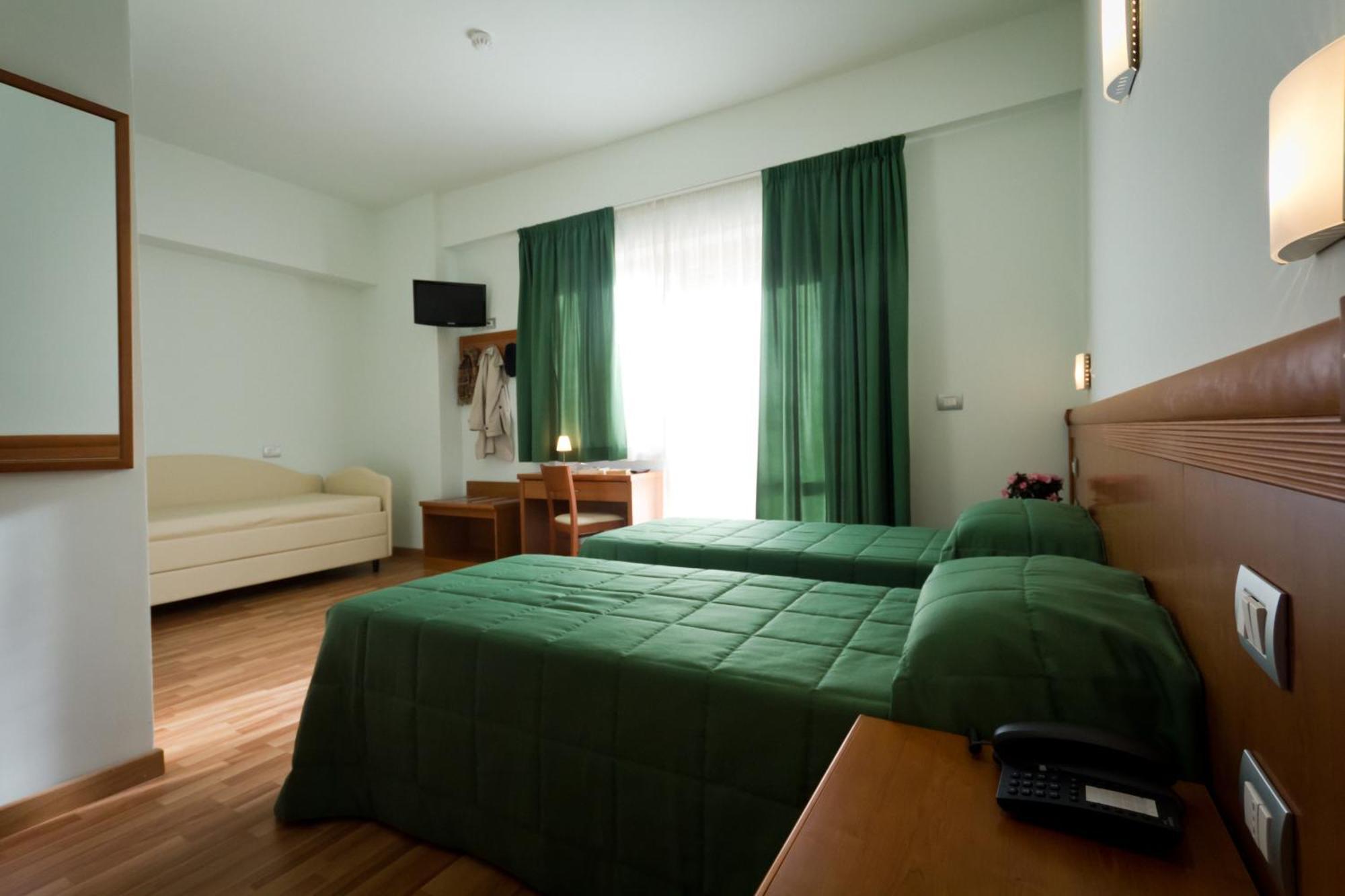 Hotel Donnini Ассізі Екстер'єр фото