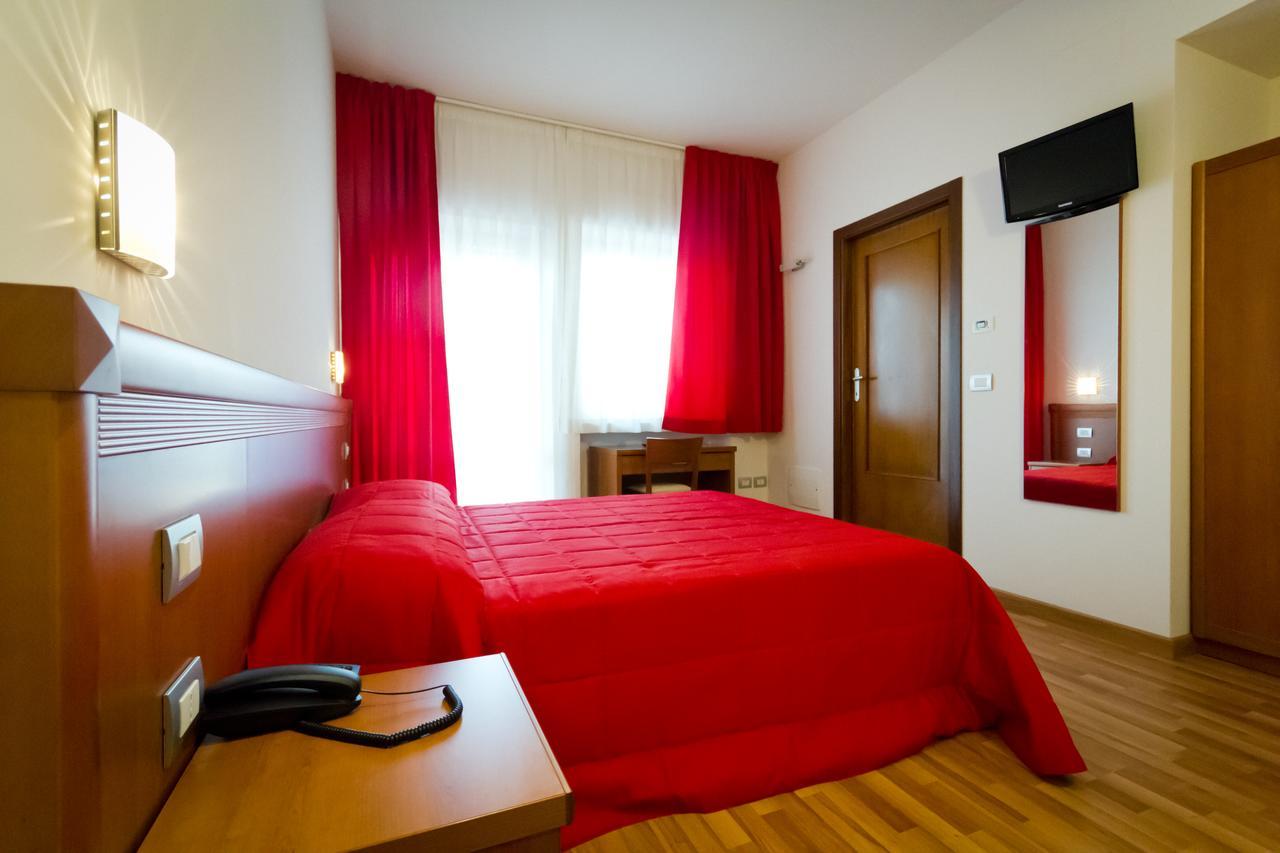 Hotel Donnini Ассізі Екстер'єр фото
